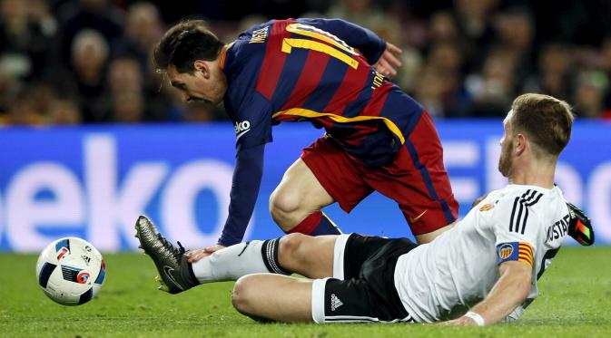 Lionel Messi mencetak hattrick saat raksasa Liga Spanyol, Barcelona mengalahkan Valencia 7-0.