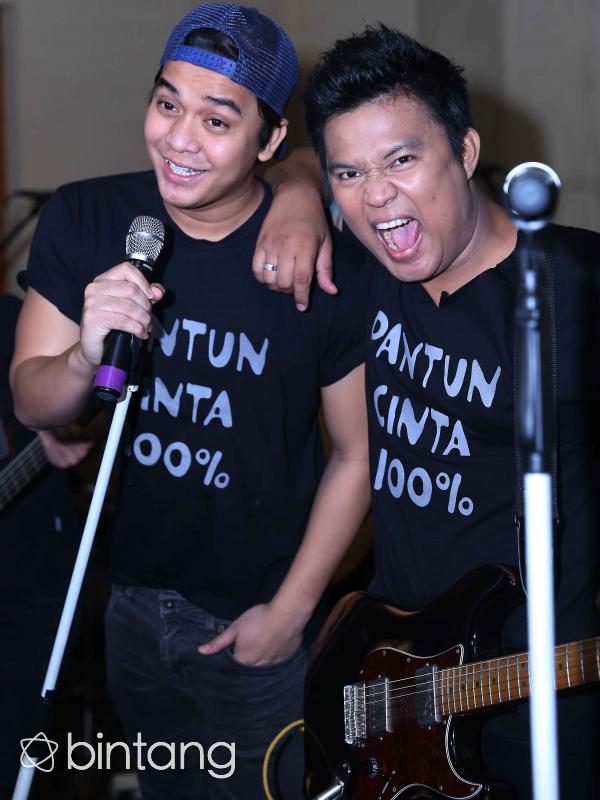 Billy Syahputra dan Posan Tobing di live streaming lagu 'Pantun Cinta 100%'. (Nurwahyunan/Bintang.com)
