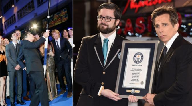 Ben Stiller terima penghargaan rekor dunia untuk film Zoolander 2. foto: guinnessworldrecords