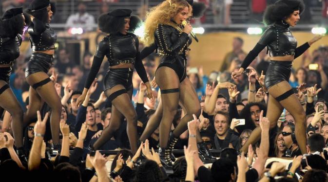 Kustom Beyonce pada penampilannya di Super Bowl 50 terinspirasi dari Black Panther Party.