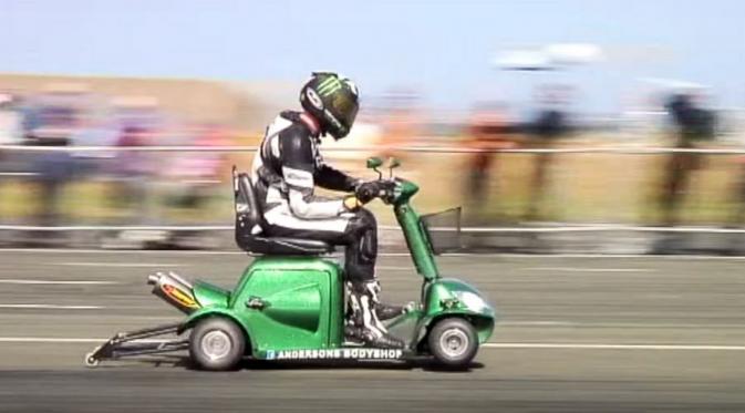 Sebuah skuter empat roda berhasil memenangkan Guinness World Record sebagai skuter tercepat di dunia dengan kecepatan 173,1 km/jam. 