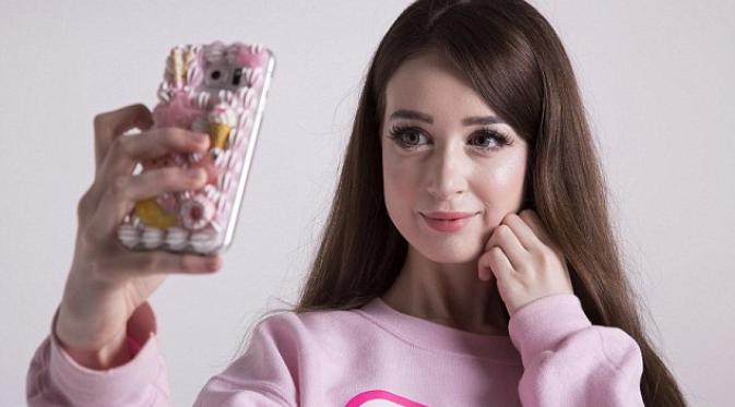 Hannah Gregory, gadis 22 tahun yang dijuluki sebagai manusia Barbie. (Mathew Growcoot/News Dog Media)