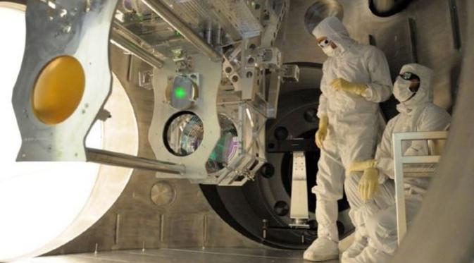 Instrumen Laser Interferometer Gravitational-Wave Observatory (LIGO)
