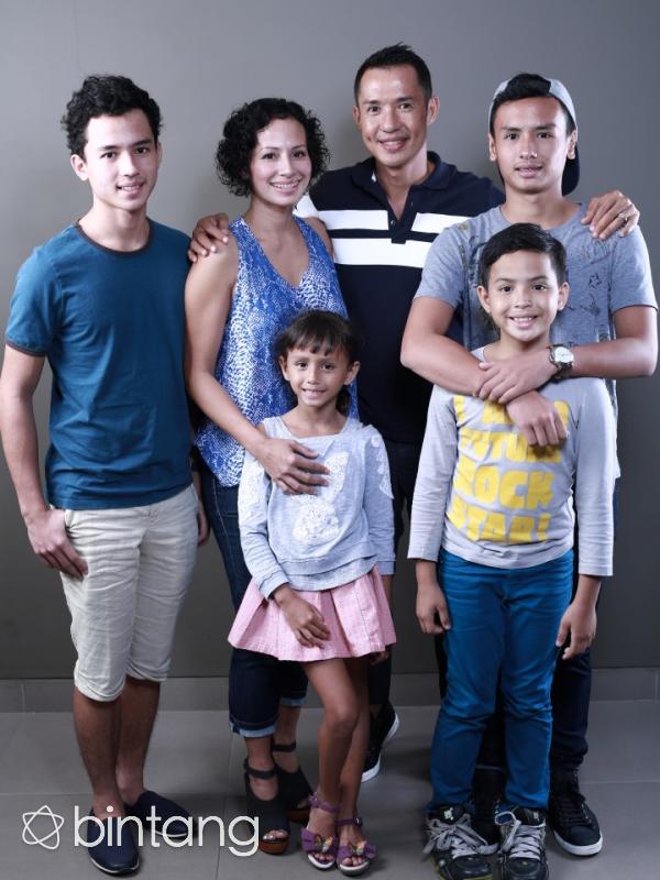 Foto profil Erwin Parengkuan dan Keluarga (Febio Hernanto/bintang.com)