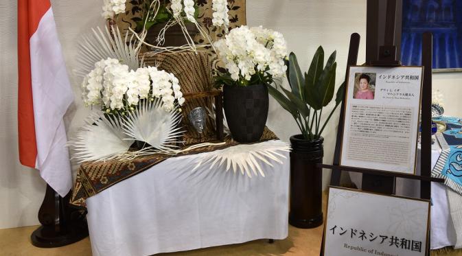 Cantiknya Anggrek Bulan Indonesia di Japan Orchid Festival. Display Meja KBRI Tokyo (KBRI Tokyo)