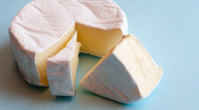 Brie dan cheddar adalah jenis keju yang dikatakan terdapat zat nisin di dalamnya. (Via: stockarch.com)