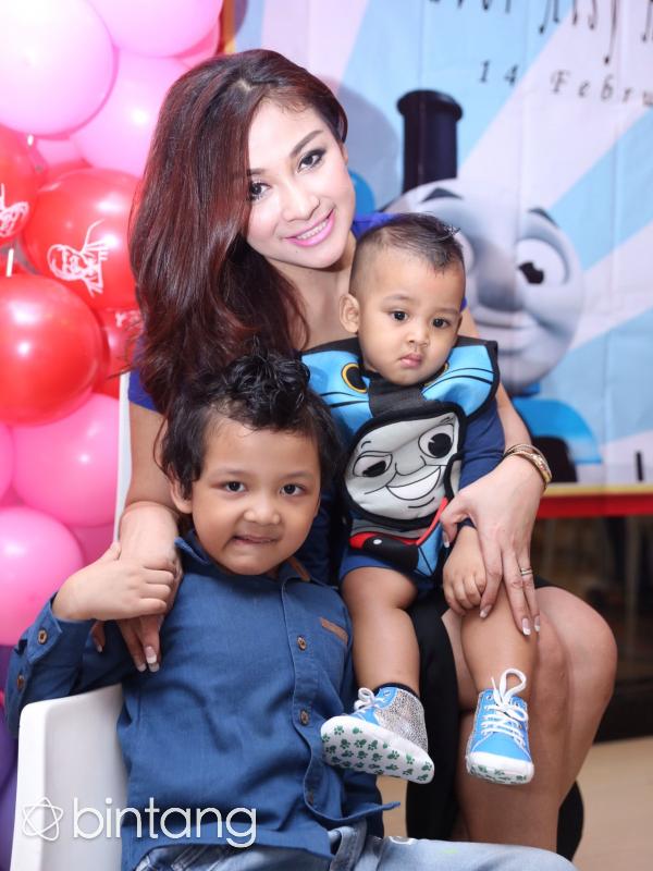 Perayaan ulang tahun anak kedua Virnie Ismail. (Andy Masela/Bintang.com) 
