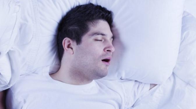 Tidur mangap bisa bikin gigi rusak. (Via: www.stuff.co.nz)