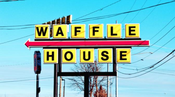 Selama 9 kali berturut-turut, sebuah waffle house di Amerika bagian selatan dan barat menawarkan menu spesial di Hari Valentine berupa wafel yang disiram mentega, cokelat chip, dan sirup.(Oddee.com)
