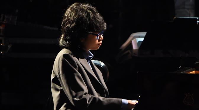 Penampilan pianis muda Indonesia, Joey Alexander (12), di panggung Grammy Awards 2016 yang digelar di Los Angeles, Senin (15/2). Joey tidak menang, tetapi namanya akan terukir dalam catatan sejarah musik Indonesia. (AFP PHOTO/Robyn BECK)