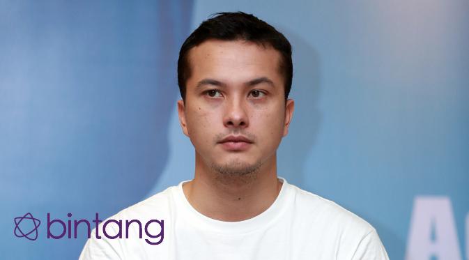 Aktor Nicholas Saputra namanya melejit setelah berperan dalam film fenomenal 'Ada Apa dengan Cinta?' (AADC?). Memerankan Rangga, seorang lelaki kutu buku jutek. (Deki Prayoga/Bintang.com)