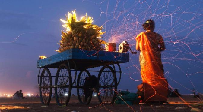 Bukan hanya memutuskan tali kemiskinan di desanya, Shanta kini 'menebarkan kekayaan' hingga ke desa tetangga. | via: bbc.com