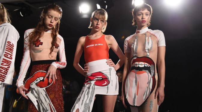 Ini 10 Tampilan Transparan di New York Fashion Week. Sumber : cosmopolitan.com