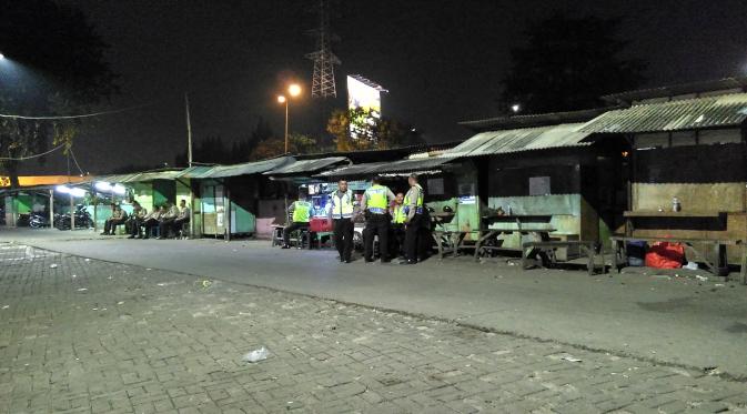 Suasana di kawasan Kalijodo, Jakarta Utara, pada Kamis (18/2/2016) malam. (Liputan6.com/Muslim AR)