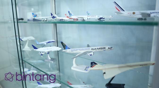 Koleksi miniatur pesawat Fitri Carlina. (Nurwahyunan/Bintang.com)