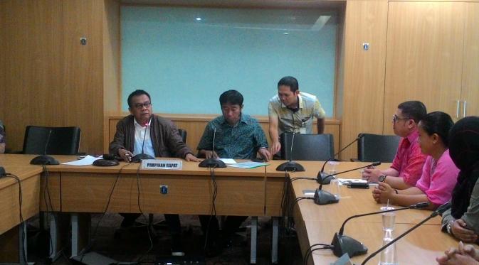 Ratusan warga Kalijodo mendatangi gedung DPRD DKI Jakarta. 