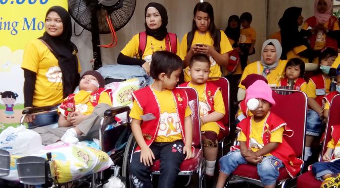 Pasien kanker anak dalam acara Heart of Gold yang digelar YKAKI pada Minggu (21/2/2016) di Plaza Semanggi, Jakarta.