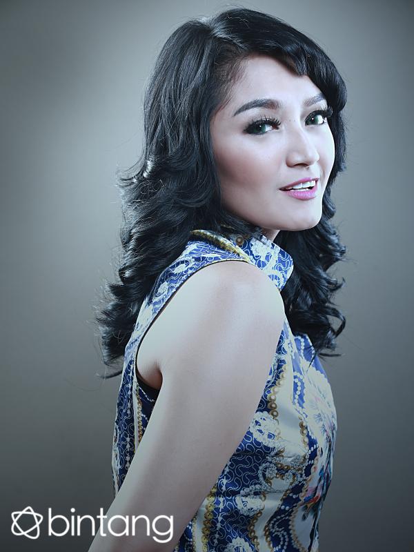 Siti Badriah. (Fotografer: Febio Hernanto, Make up and Hair-do: Milo/IG : MILO26MILO, Digital Imaging: Denti Ebtaviani, Bintang.com)