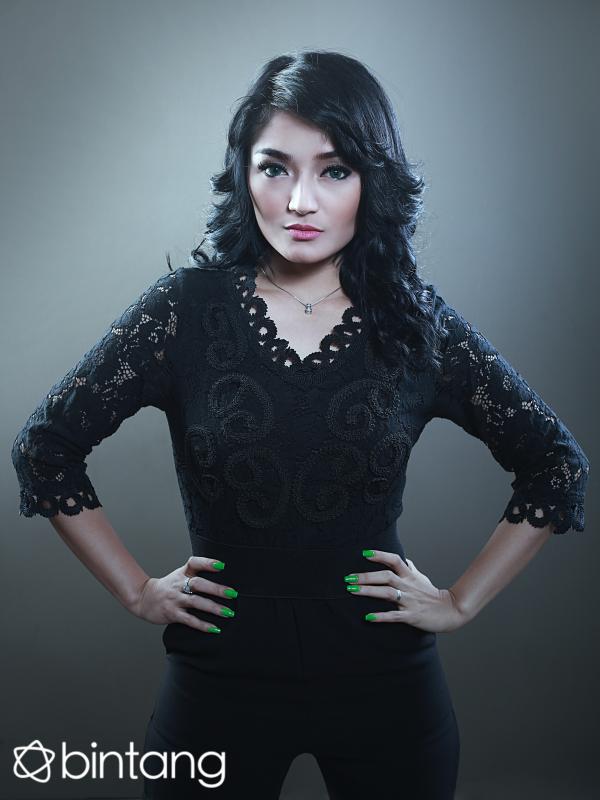 Siti Badriah. (Fotografer: Febio Hernanto, Make up and Hair-do: Milo/IG : MILO26MILO, Digital Imaging: Denti Ebtaviani, Bintang.com)