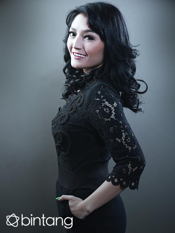 Siti Badriah. (Fotografer: Febio Hernanto, Make up and Hair-do: Milo/IG : MILO26MILO, Digital Imaging: Denti Ebtaviani, Bintang.com)