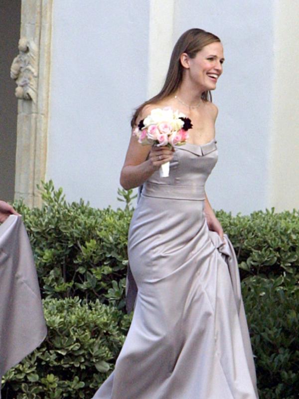 15 Selebritas Hollywood Ini Juga Pernah Menjadi Bridesmaids. Sumber : marieclaire.com