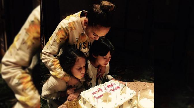 Jennifer Lopez peringati ulang tahun kedua anak kembarnya, Max dan Emme [foto: instagram/jlo]