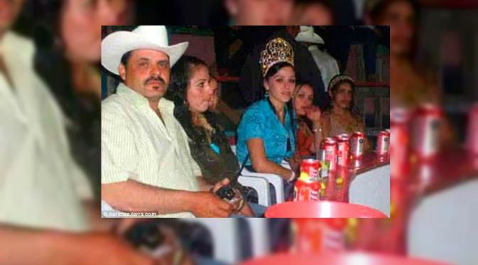 Curhat Istri Seksi Bos Kartel Narkoba El Chapo. Bersama sang ayah, orang kepercayaan El Chapo (Reuters)