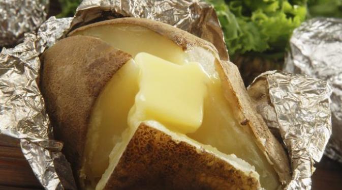 Serupa dengan nasi, kentang harus dimasak dan disimpan dengan baik, jika tidak kondisi tersebut sangat cocok untuk pengembangbiakan bakteri. (News.com.au)