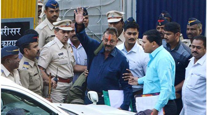 Sanjay Dutt bebas dari penjara. [Foto: Bollywoodlife.com]