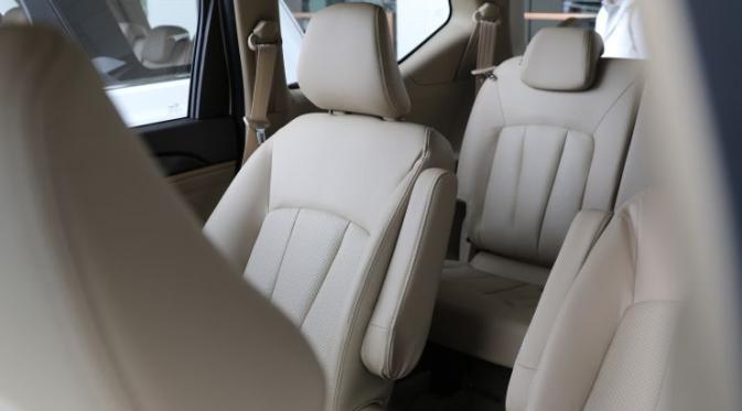 Semua model 730 pakai desain captain seat