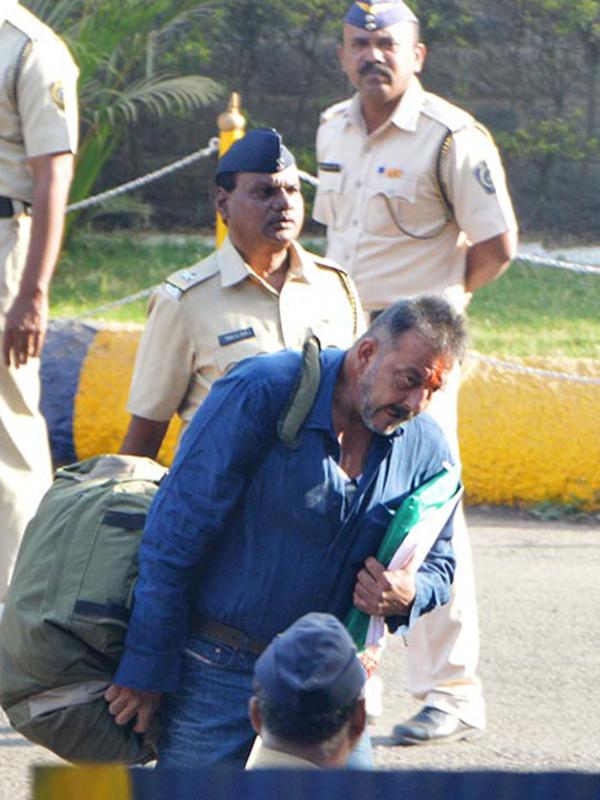 Sanjay Dutt bebas dari penjara. [Foto: Bollywoodlife.com]