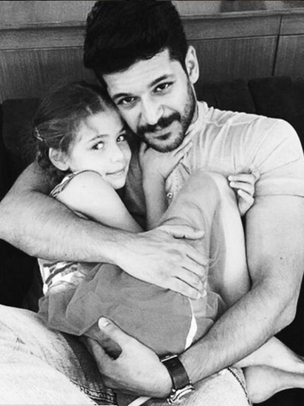 Emre Kivilcim (Selim) dan Isabella Damla Guvenilir (Elif) (foto: Instagram)