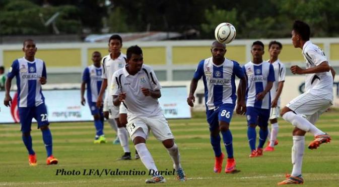 Boaz Solossa berseragam klub Timor Leste, Carsae FC. Boaz tiba di Dili pada 26 Februari saat klub itu menjalani laga pertama LFA (Carsae FC).