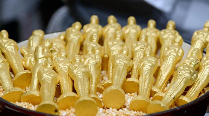 Cokelat berlapis emas menjadi salah menu di jamuan makan malam PIala Oscar 2016 (SUmber: E Online)