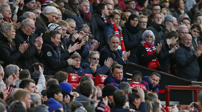 Marcus Rashford dapatkan aplaus dari fans Manchester United (Reuters / Phil Noble)