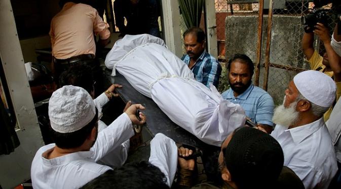 Suasana di rumah keediaman keluarga Warekar, Thane, Mumbai, India | via: dailymail.co.uk