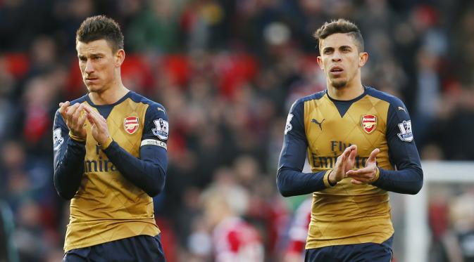 Laurent Koscielny dan Gabriel Paulista (Reuters)