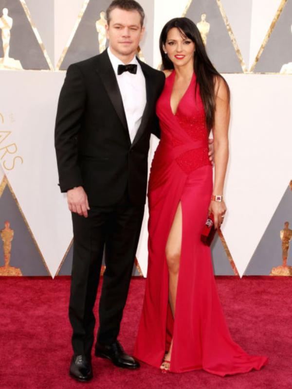Aksi romantis di red carpet Oscar 2016 para selebritas Hollywood.