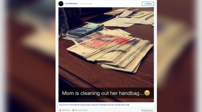 Seorang anak miliarder memamerkan uang ibunya (Foto: instagram richkidslondon).