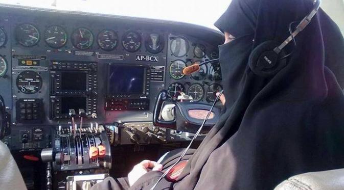 Shahnaz Laghari, pilot muslimah bercadar pertama di dunia | Via: istimewa