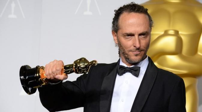 Emmanuel Lubezki meraih Oscar 2016 kategori Sinematografi Terbaik lewat film The Revenant. foto: hollywoodreporter.com