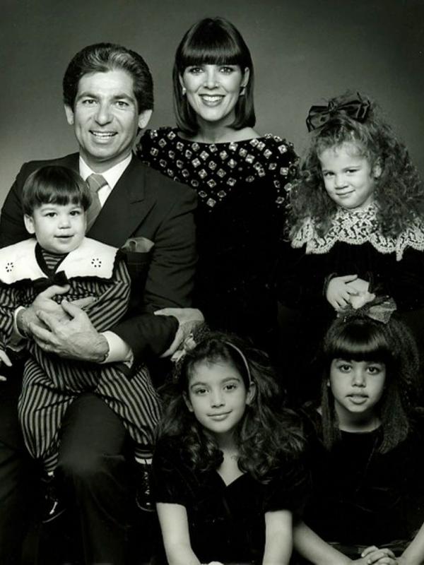 Keluarga Robert Kardashian (via mirror.co.uk)