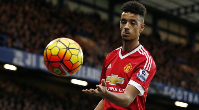 Cameron Borthwick-Jackson mendapat kepercayaan Manajer Louis van Gaal untuk bermain di skuat utama Manchester United (Liputan6.com/Reuters / John Sibley)