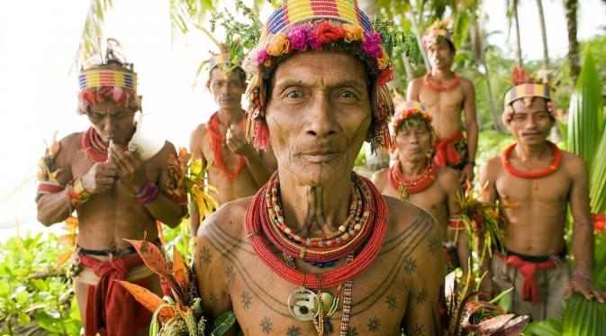 Suku Mentawai yang dikenal dengan tatonya