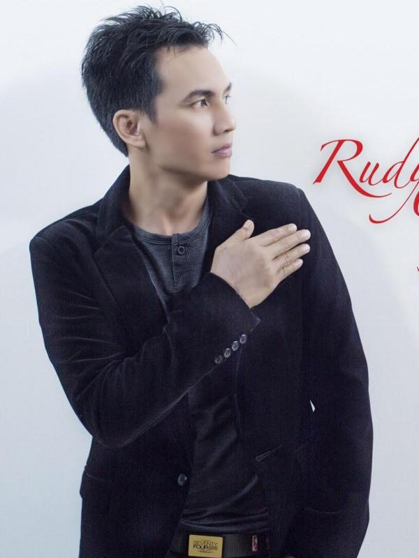 Rudy Caffeine tempuh jalur solo