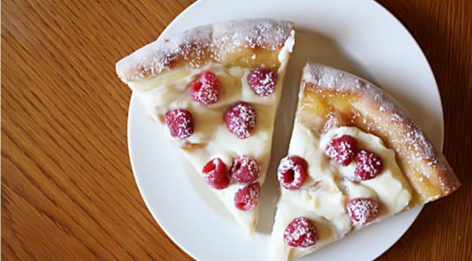 Raspberry mascarpone pizza| Via: pinterest.com