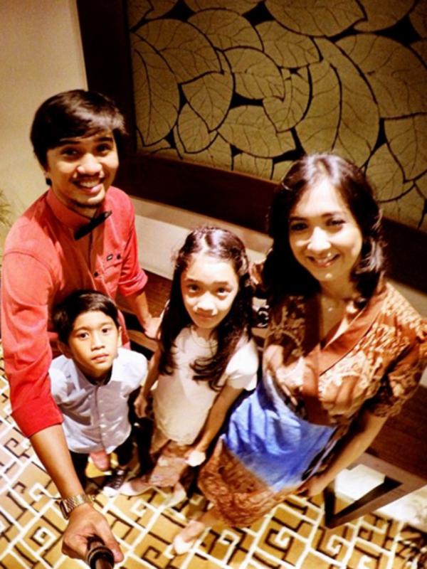 Duta dan keluarganya. (via instagram@duta507)