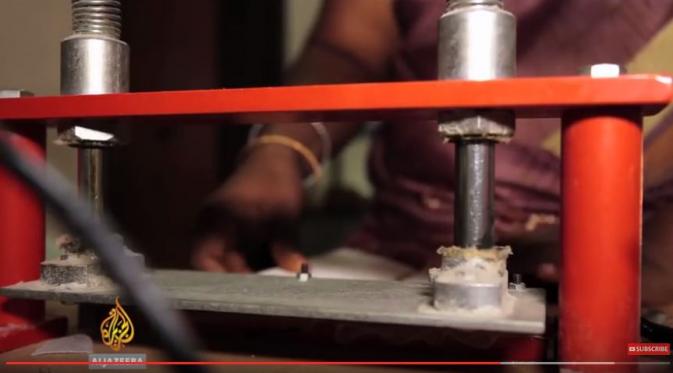 Mesin pembuat pembalut milik Arunachalam Muruganantham. (Aljazeera)