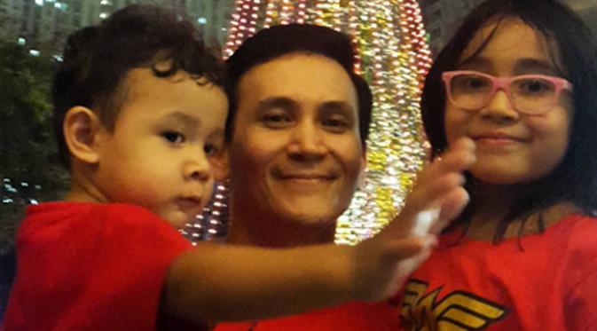 Meski rumah tangga ada persoalan Marcelino Lefrandt tetap mesra dengan  kedua anaknya. (Instagram/@marcelinolefrandt)