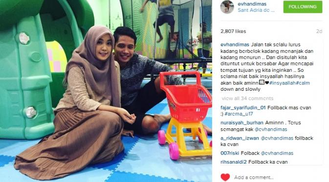 Terpisah jarak dan waktu dari kekasihnya, Ishardianti yang berada di Indonesia, rupanya membuat mantan kapten Timnas U-19 tersebut kangen.